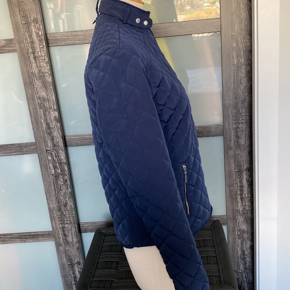 Tommy Hilfiger navy quilted spring jacket. Zippered front and pockets. Small 💙 - Picture 5 of 16